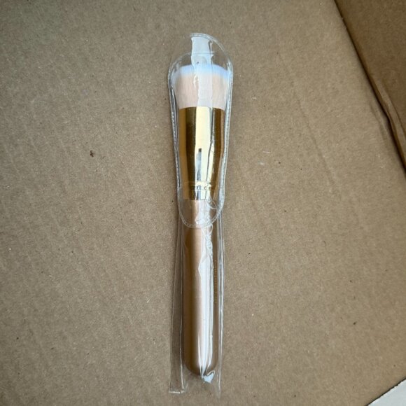 **Host Pick** ColourPop Flat Kabuki Makeup Brush F23 **Host Pick** - Picture 2 of 5